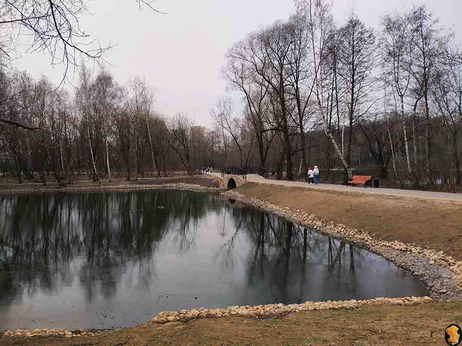 Парк Покровское-Стрешнево. Пруды пятый, шестой, седьмой (где церковь и усадьба). Апрель 2019