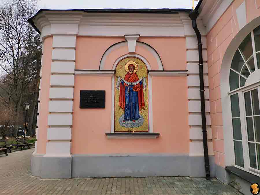 Парк Покровское-Стрешнево. Пруды пятый, шестой, седьмой (где церковь и усадьба). Апрель 2019