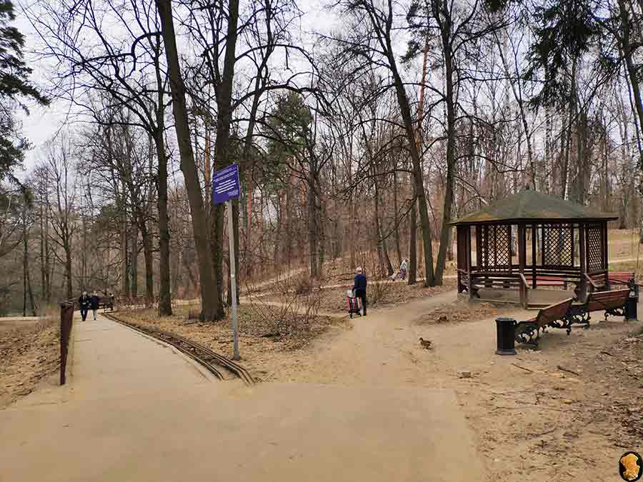 Парк Покровское-Стрешнево. Пруды пятый, шестой, седьмой (где церковь и усадьба). Апрель 2019