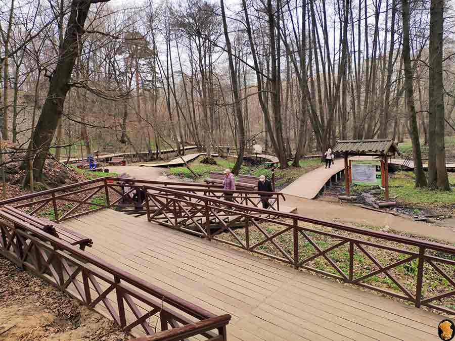 Парк Покровское-Стрешнево. Пруды пятый, шестой, седьмой (где церковь и усадьба). Апрель 2019